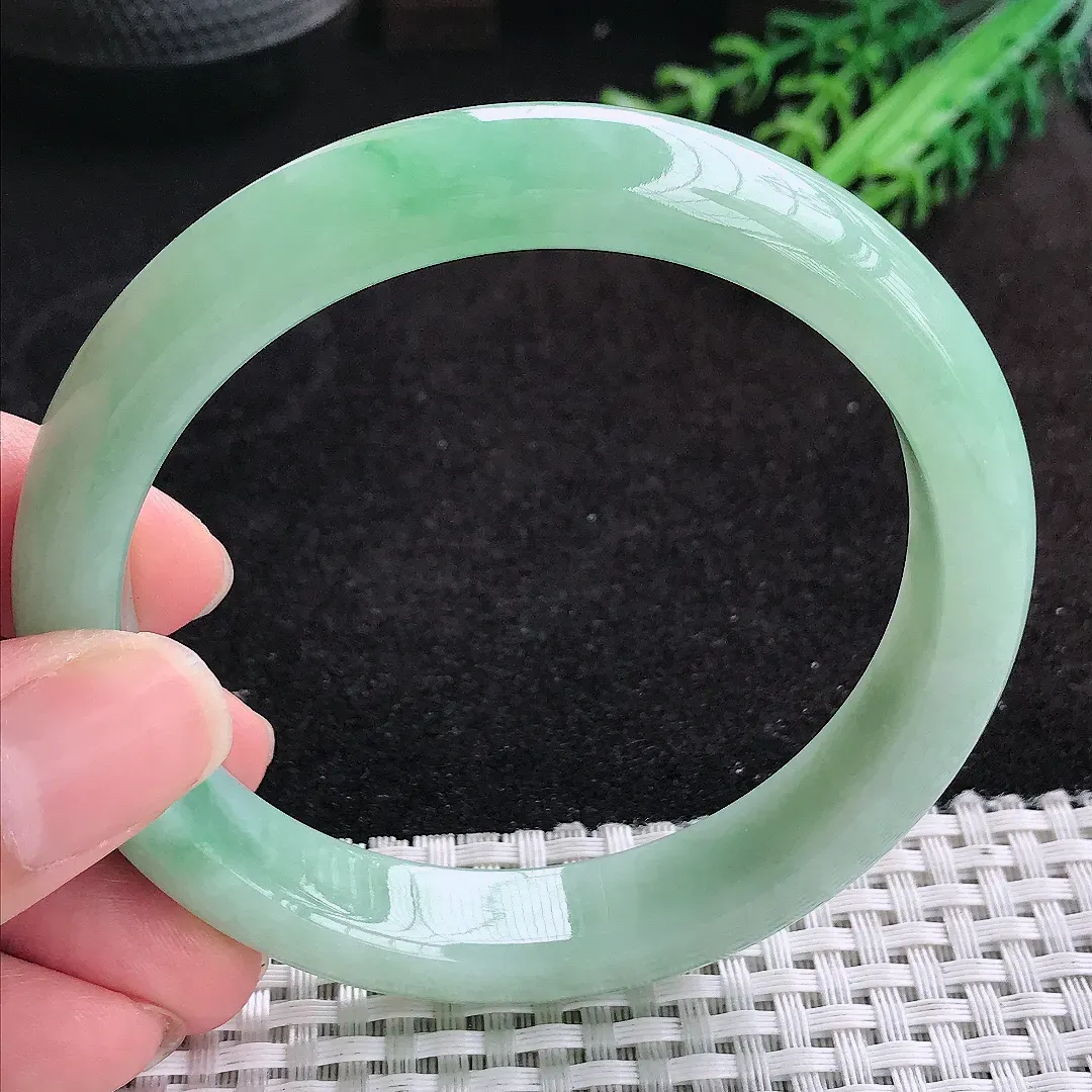 自然光61.5/12.4/8.5老坑精美冰润冰晴绿大圈口手镯天然翡翠玉镯女款百搭