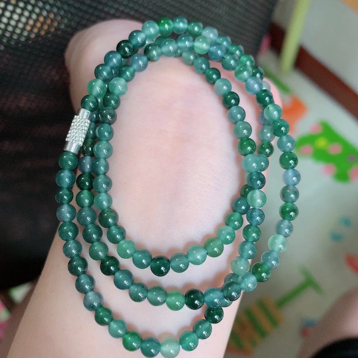 自然光实拍，冰种多宝翡翠项链，天然翡翠A货，玉质细腻  冰清玉润  颜色漂亮  #001.1取一尺寸4.8mm