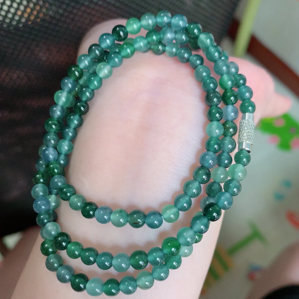 自然光实拍，冰种多宝翡翠项链，天然翡翠A货，玉质细腻  冰清玉润  颜色漂亮  #001.1取一尺寸4.8mm