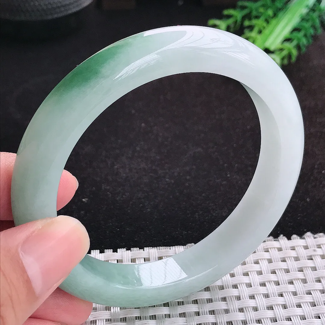 自然光61/12/9.2老坑冰胶果冻飘花大圈口手镯天然翡翠玉镯女款百搭