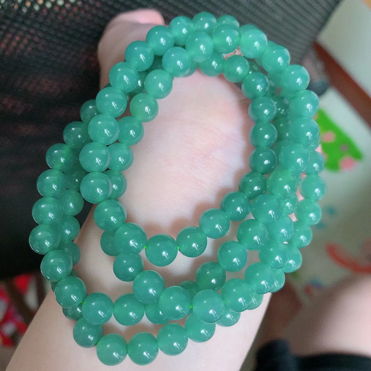 自然光实拍，冰种满色圆珠翡翠项链，天然翡翠A货，玉质细腻  冰清玉润  颜色漂亮  #001.1取一尺寸7mm