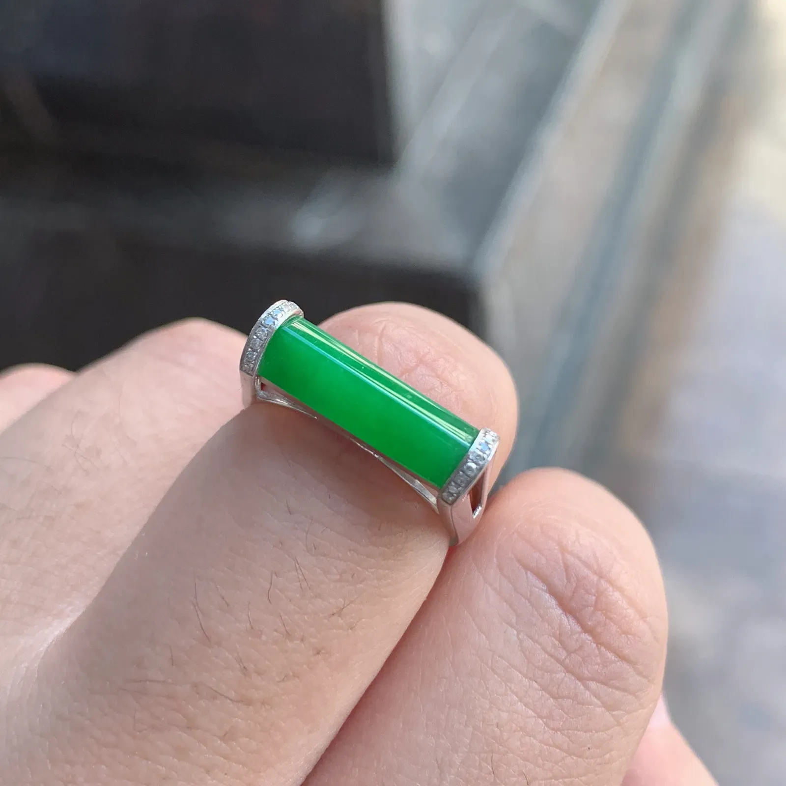 18k金镶·满绿马鞍戒指