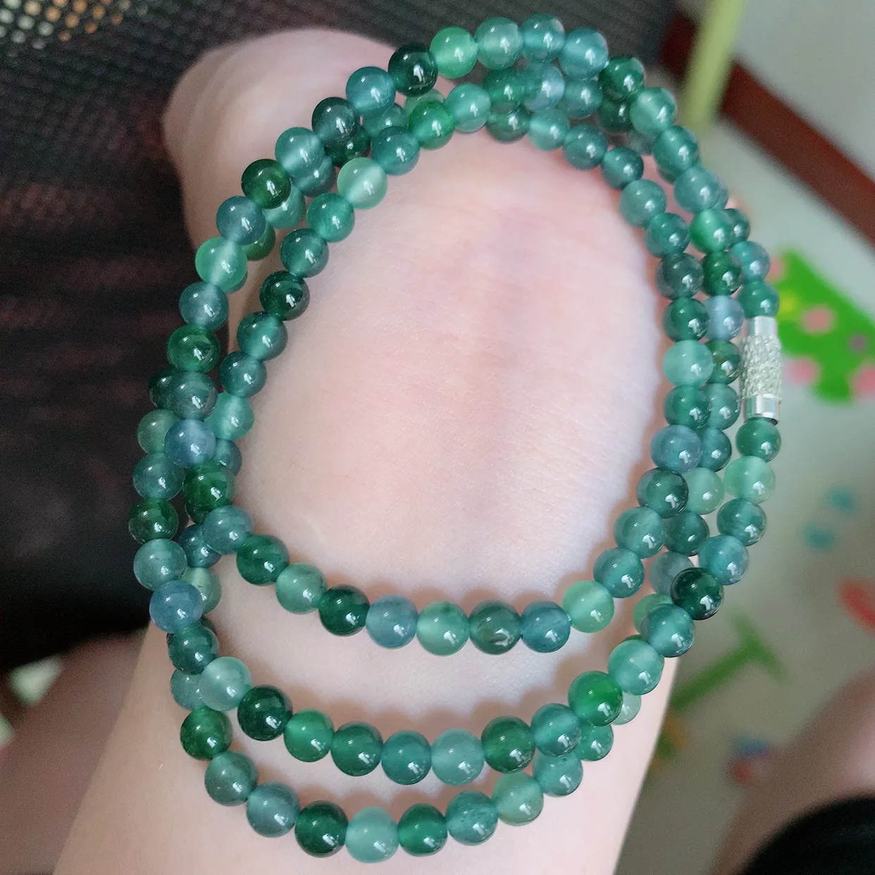 自然光实拍，冰种多宝翡翠项链，天然翡翠A货，玉质细腻  冰清玉润  颜色漂亮  #001.1取一尺寸4.8mm