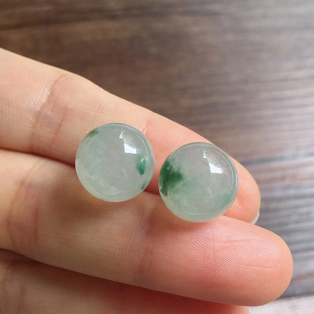 冰飘花圆珠一对，镶嵌佳品，冰润细腻，种水足 直径12.3