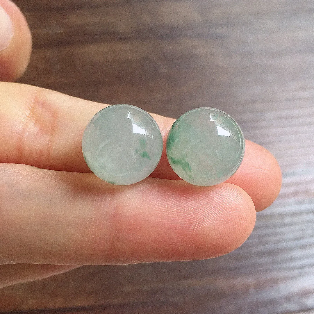 冰飘花圆珠一对，镶嵌佳品，冰润细腻，种水足 直径12.3