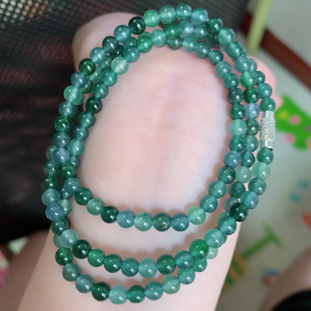 自然光实拍，冰种多宝翡翠项链，天然翡翠A货，玉质细腻  冰清玉润  颜色漂亮  #001.1取一尺寸4.8mm