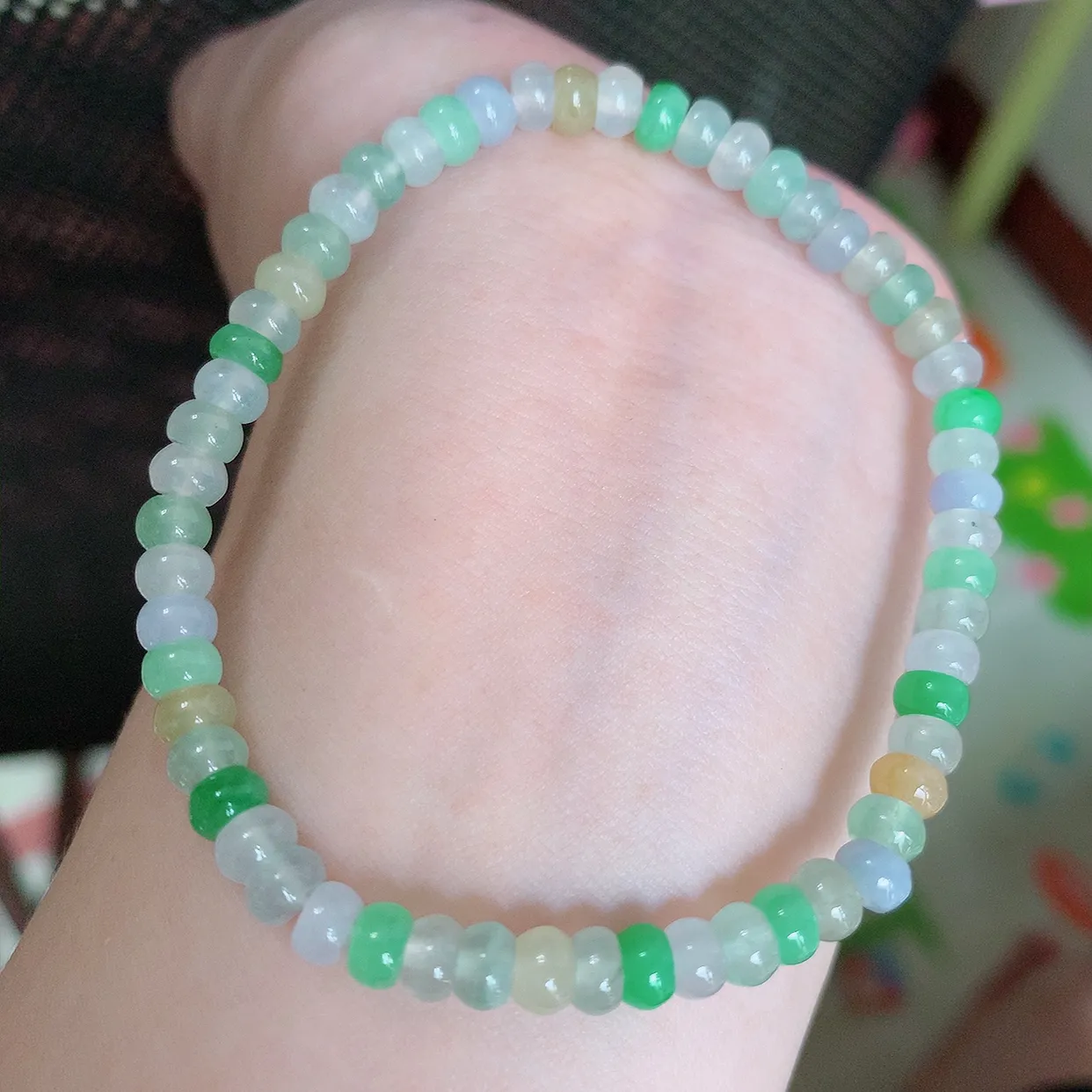 自然光实拍，冰胶多彩翡翠手链，天然翡翠A货，玉质细腻  冰清玉润  颜色漂亮  #001.1取一尺寸5*2.8mm