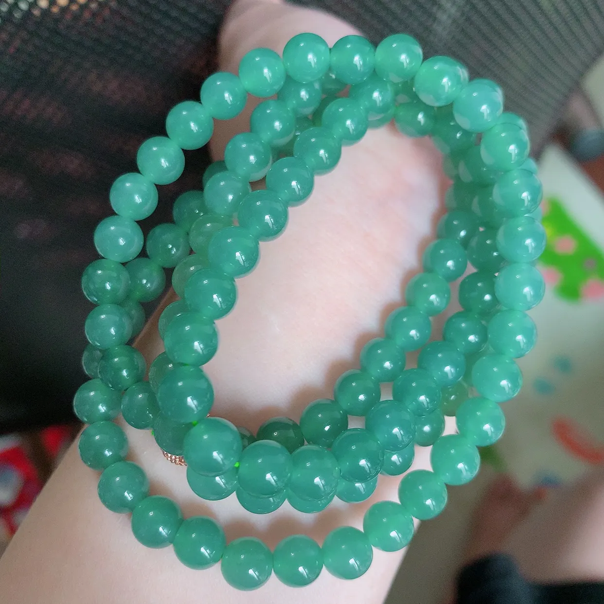 自然光实拍，冰种满色圆珠翡翠项链，天然翡翠A货，玉质细腻  冰清玉润  颜色漂亮  #001.1取一尺寸7mm