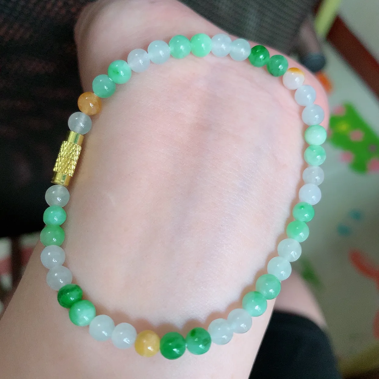 自然光实拍，冰润多彩翡翠手串手链，天然翡翠A货，玉质细腻  冰清玉润  颜色漂亮  #001.1取一尺寸4.8mm