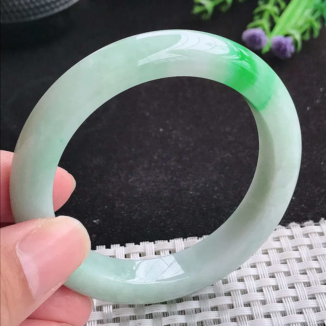 自然光53/10.8/8.8老坑精美飘阳绿宽边手镯天然翡翠玉镯女款百搭