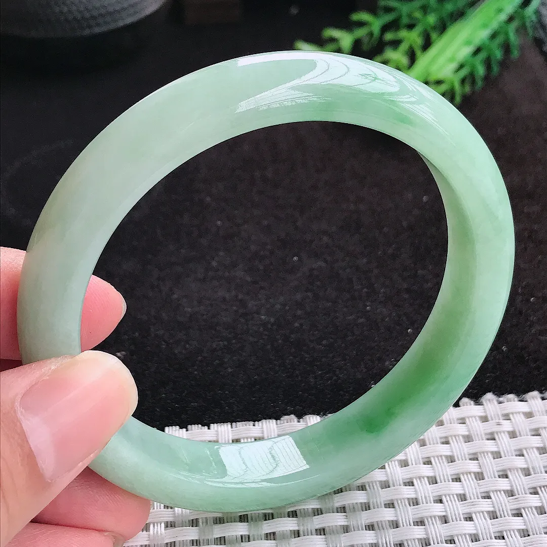 自然光61.5/12.4/8.5老坑精美冰润冰晴绿大圈口手镯天然翡翠玉镯女款百搭