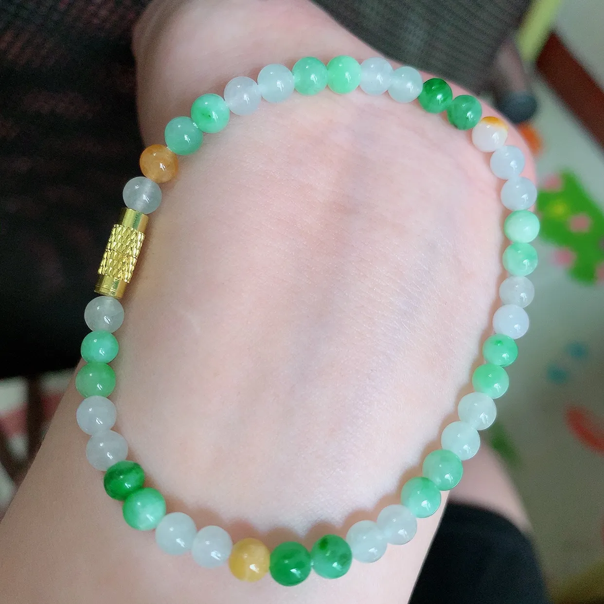 自然光实拍，冰润多彩翡翠手串手链，天然翡翠A货，玉质细腻  冰清玉润  颜色漂亮  #001.1取一尺寸4.8mm