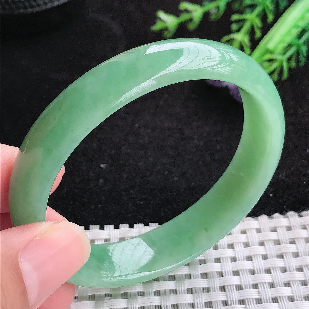 自然光55/49/14/6.5老坑精美冰润满绿贵妃手镯天然翡翠玉镯女款百搭