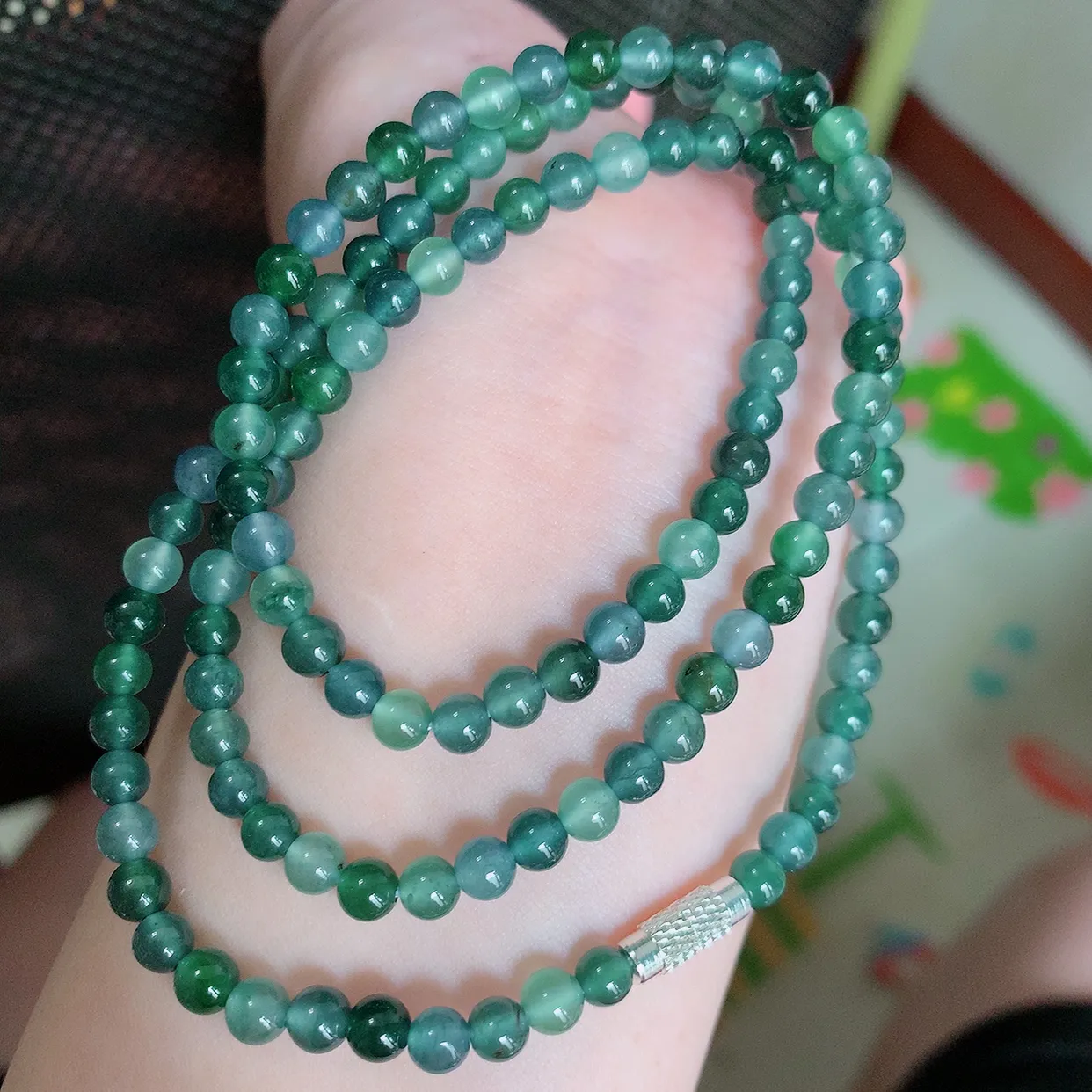 自然光实拍，冰种多宝翡翠项链，天然翡翠A货，玉质细腻  冰清玉润  颜色漂亮  #001.1取一尺寸4.8mm
