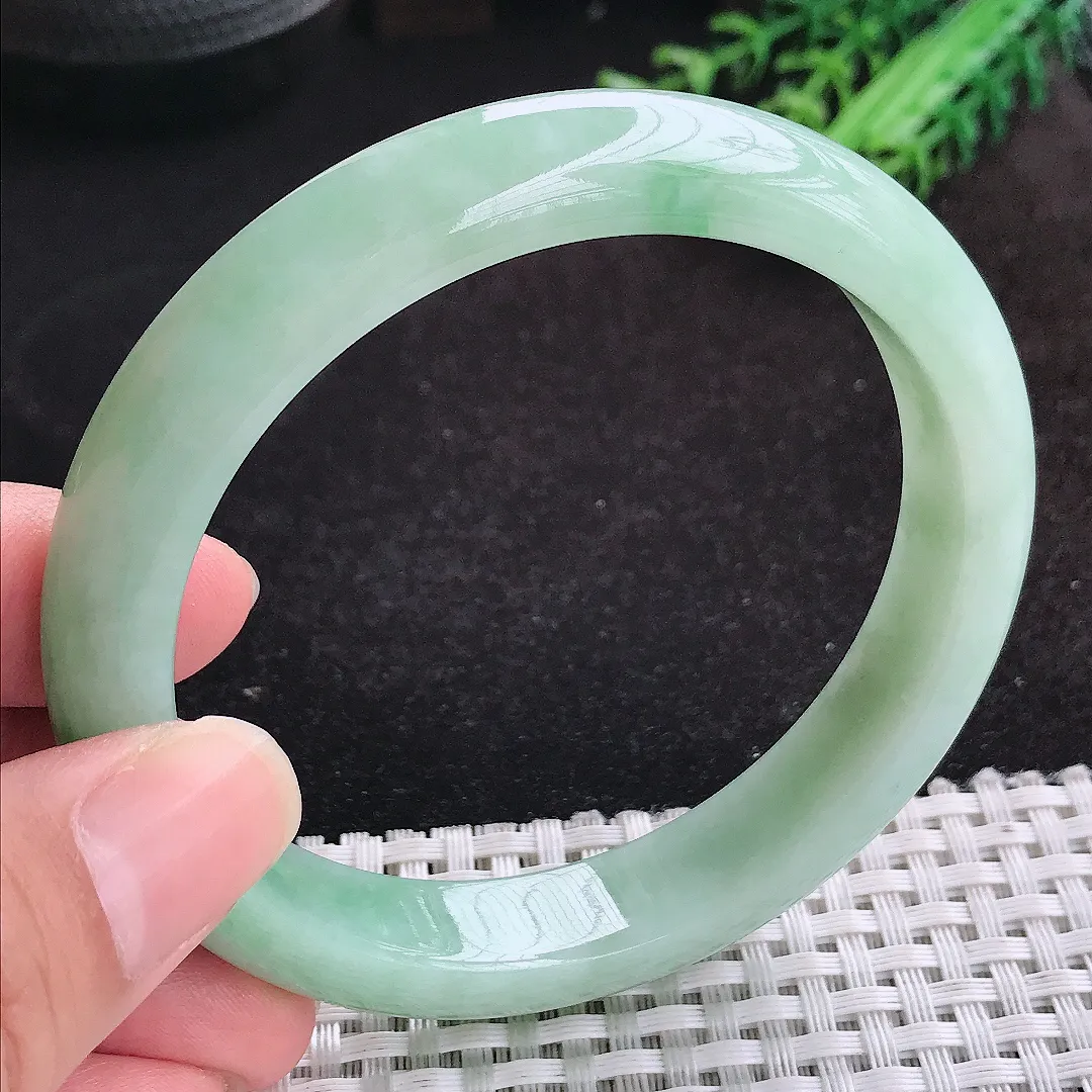 自然光61.5/12.4/8.5老坑精美冰润冰晴绿大圈口手镯天然翡翠玉镯女款百搭