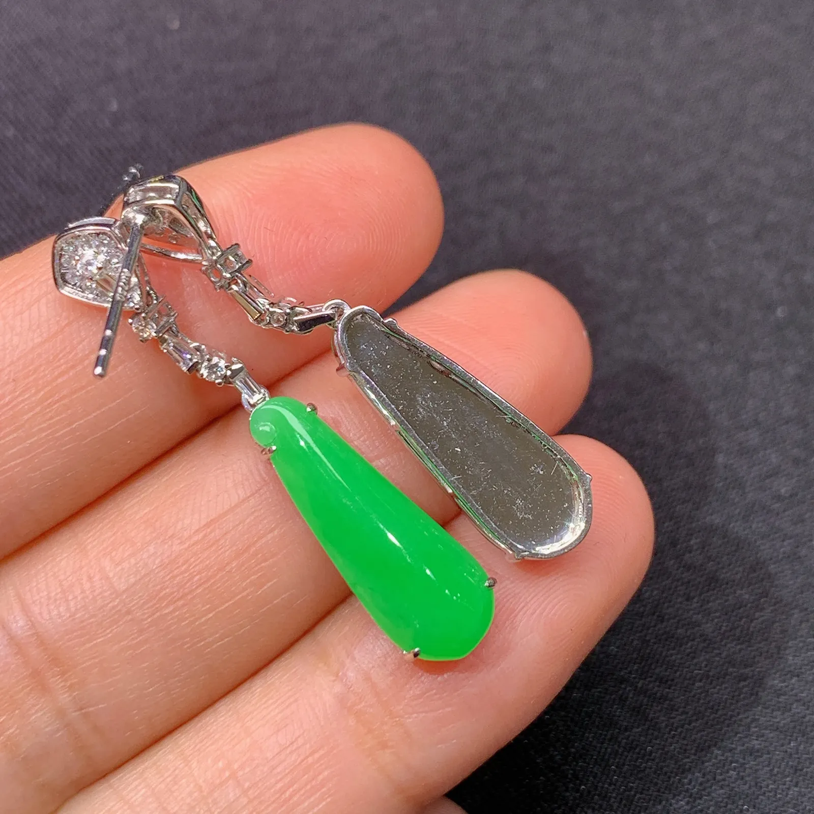 阳绿福瓜耳坠，18k金镶嵌，简约时尚，冰润色阳，种水足 尺寸18.4*6.7*3.3