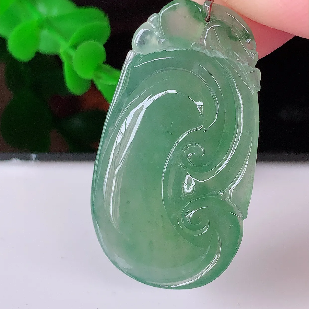自然光实拍，冰种满绿飘花翡翠佛公吊坠，笑口常开，佛公在心中，一生平安幸福，冰透，佛公翠色迷人，佩戴佳品！#01.19