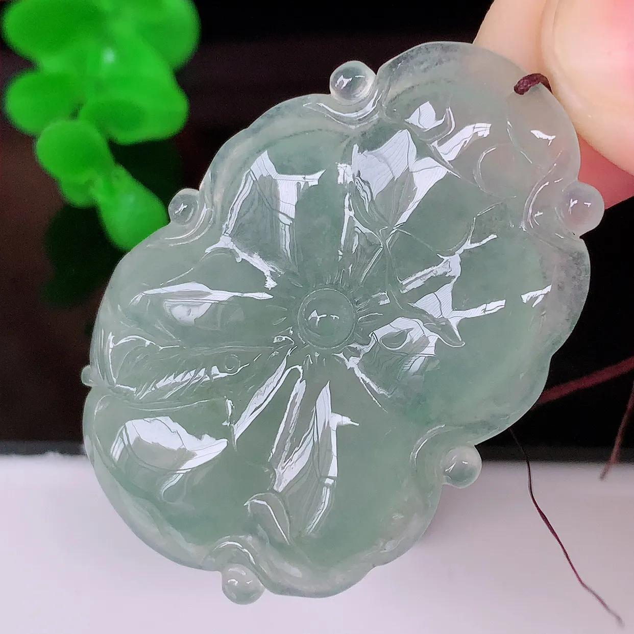 自然光实拍，冰种翡翠荷叶鱼、和和美美玉坠，财源广进，自然隐逸、荷本是素不着尘之物，有和美之寓意。#41.19
