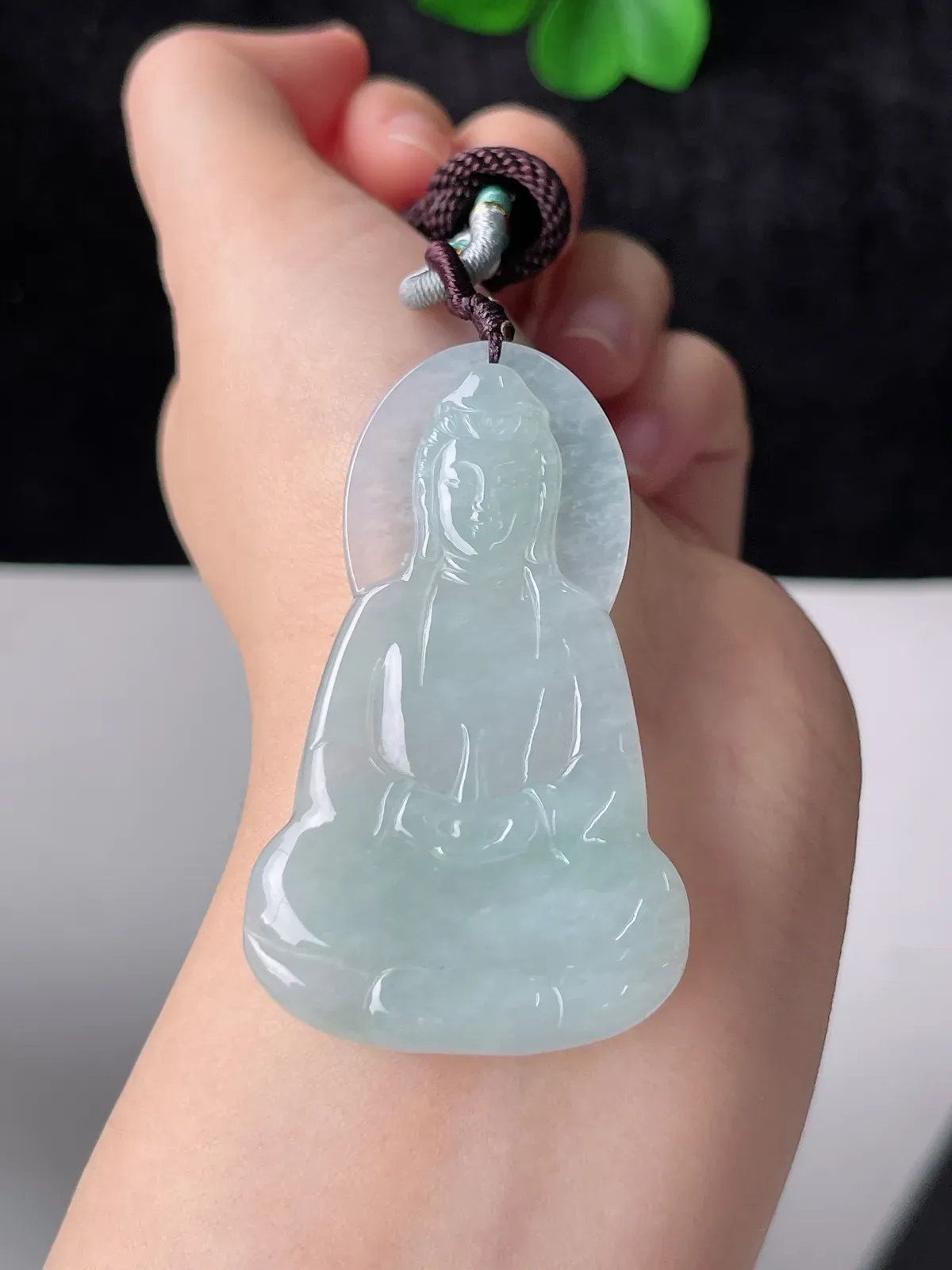 翡翠冰糯种淡绿色观音