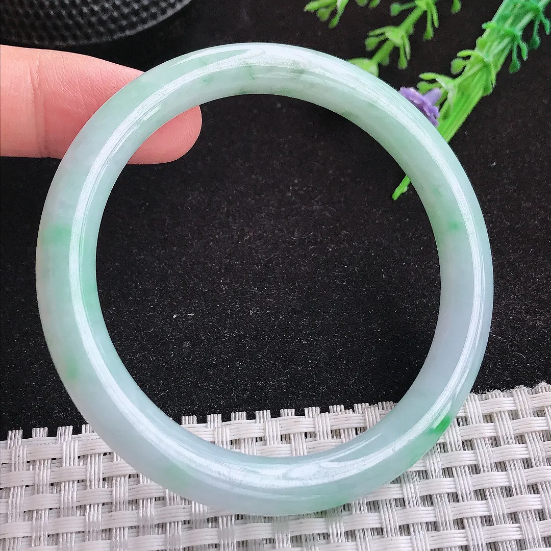 自然光56.5/7.7/8.2老坑精美冰润飘阳绿圆条手镯天然翡翠玉镯女款百搭