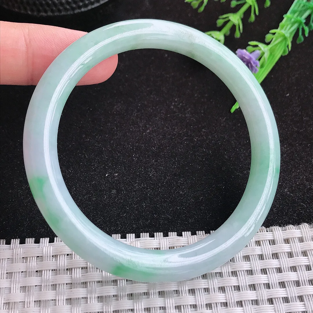自然光56.5/7.7/8.2老坑精美冰润飘阳绿圆条手镯天然翡翠玉镯女款百搭