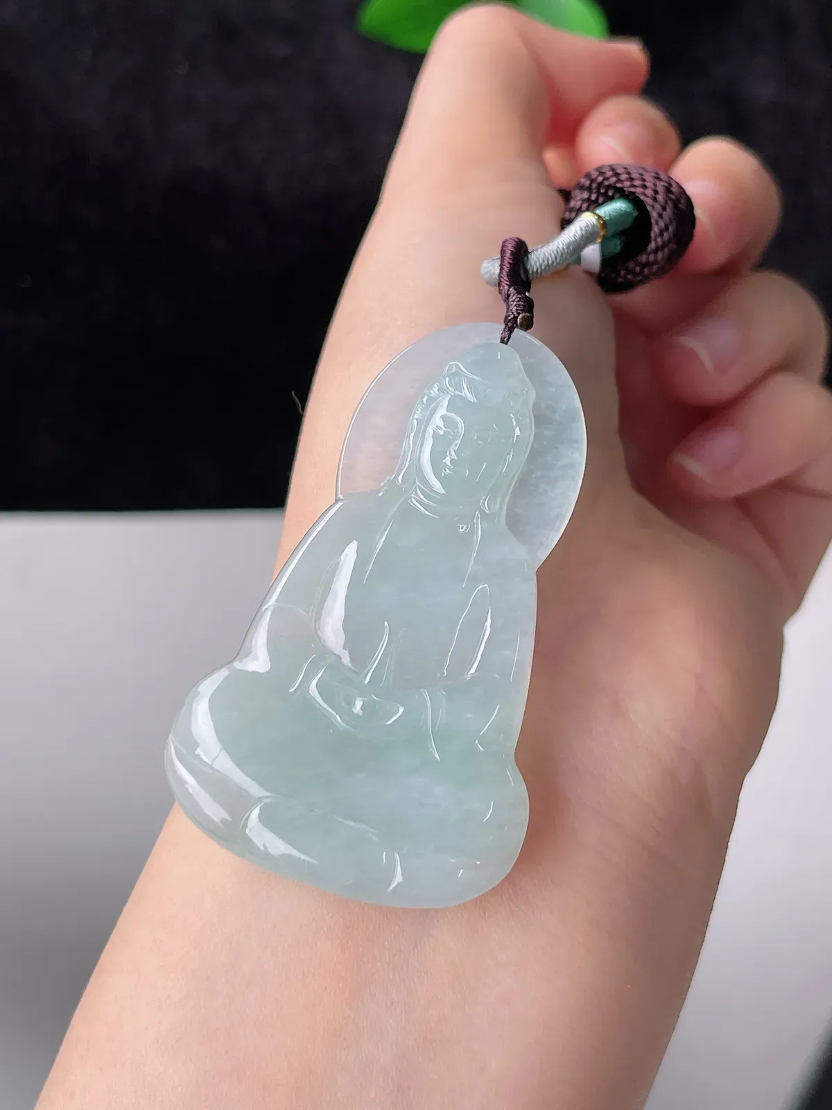 翡翠冰糯种淡绿色观音