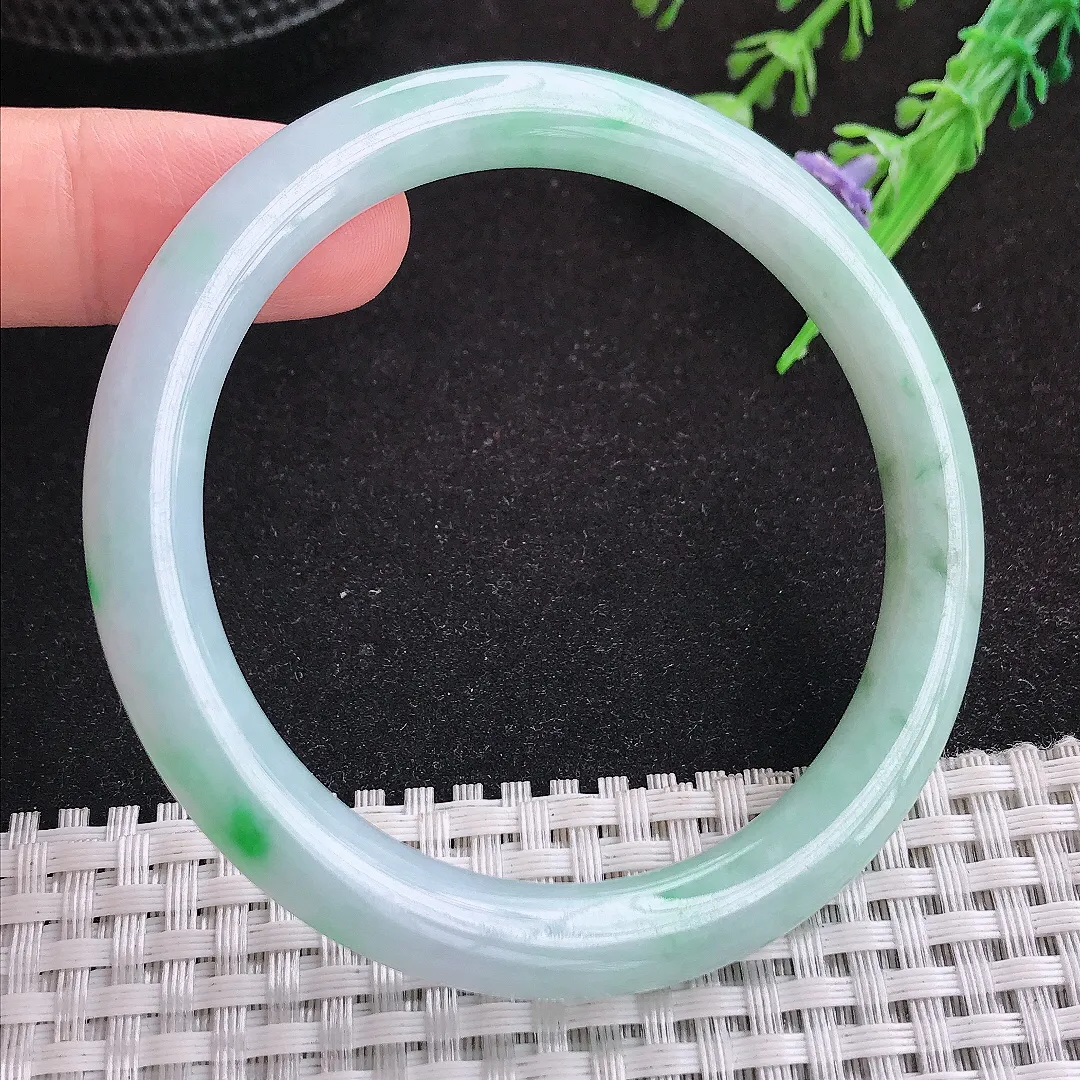 自然光56.5/7.7/8.2老坑精美冰润飘阳绿圆条手镯天然翡翠玉镯女款百搭