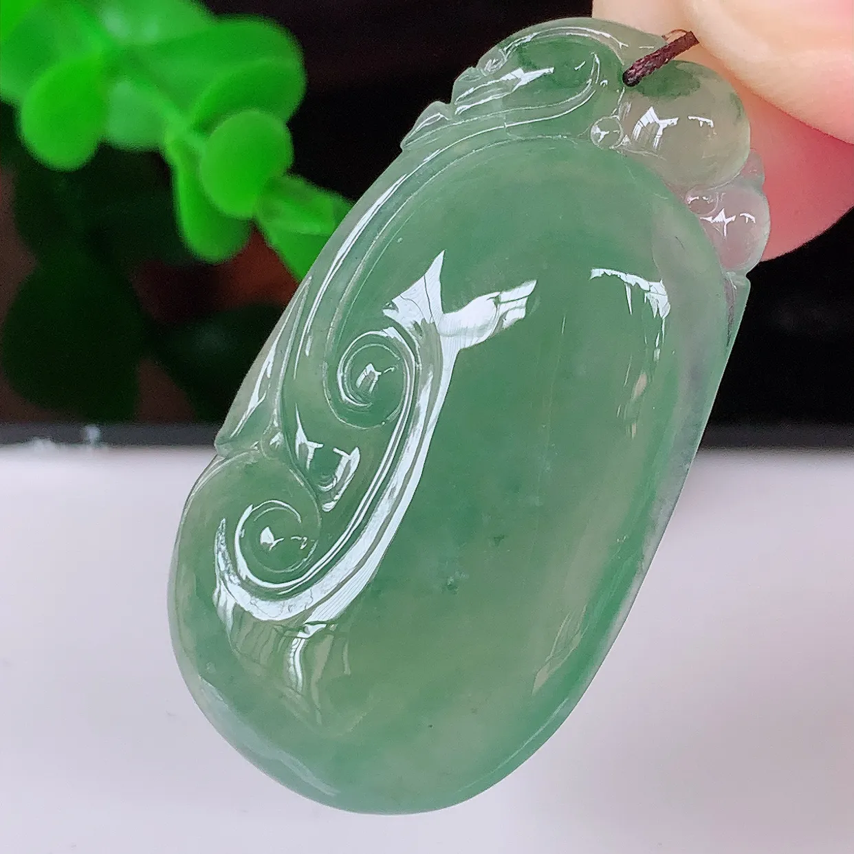 自然光实拍，冰种满绿飘花翡翠佛公吊坠，笑口常开，佛公在心中，一生平安幸福，冰透，佛公翠色迷人，佩戴佳品！#01.19