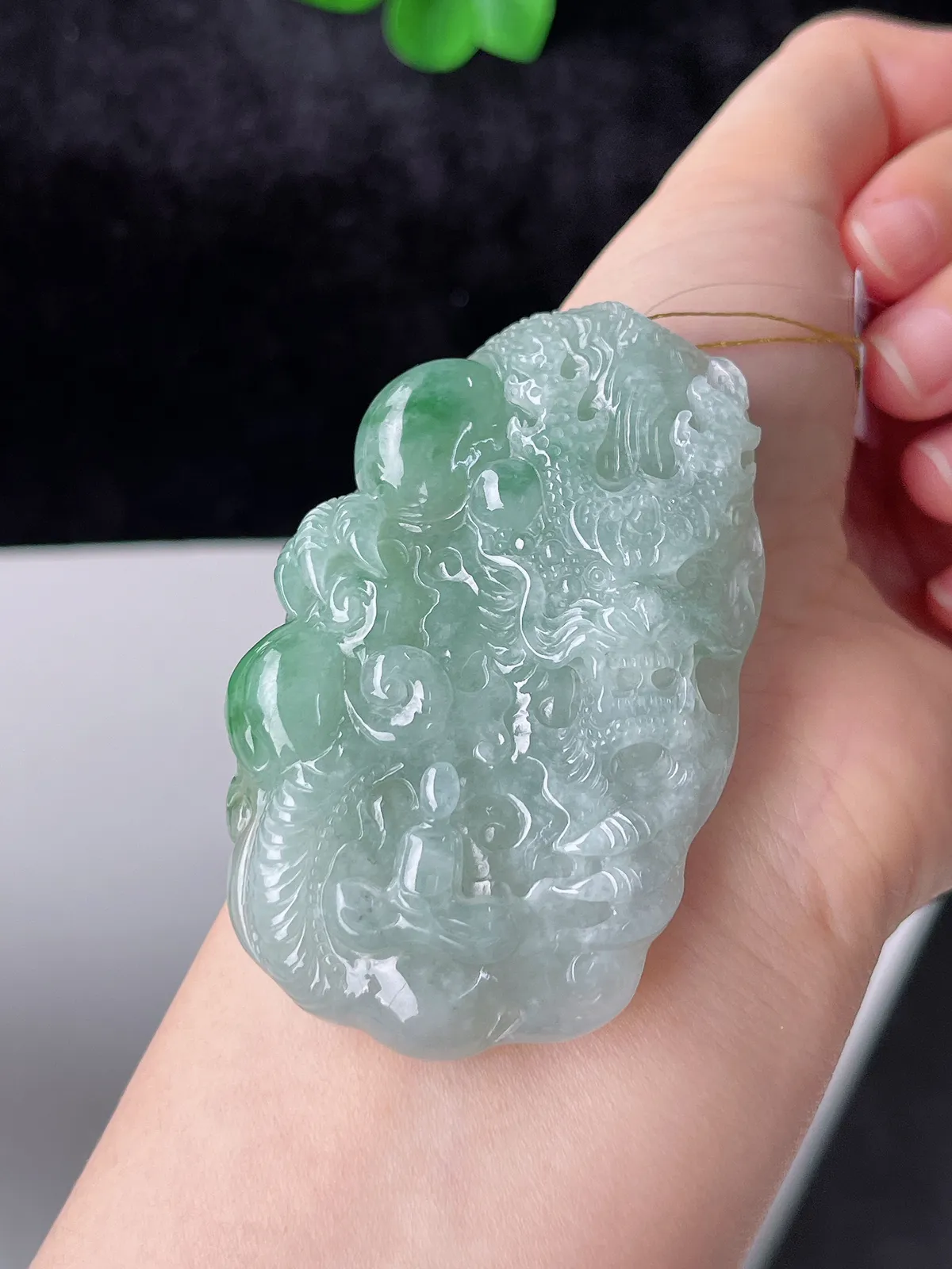 翡翠糯化种灰绿色龙牌