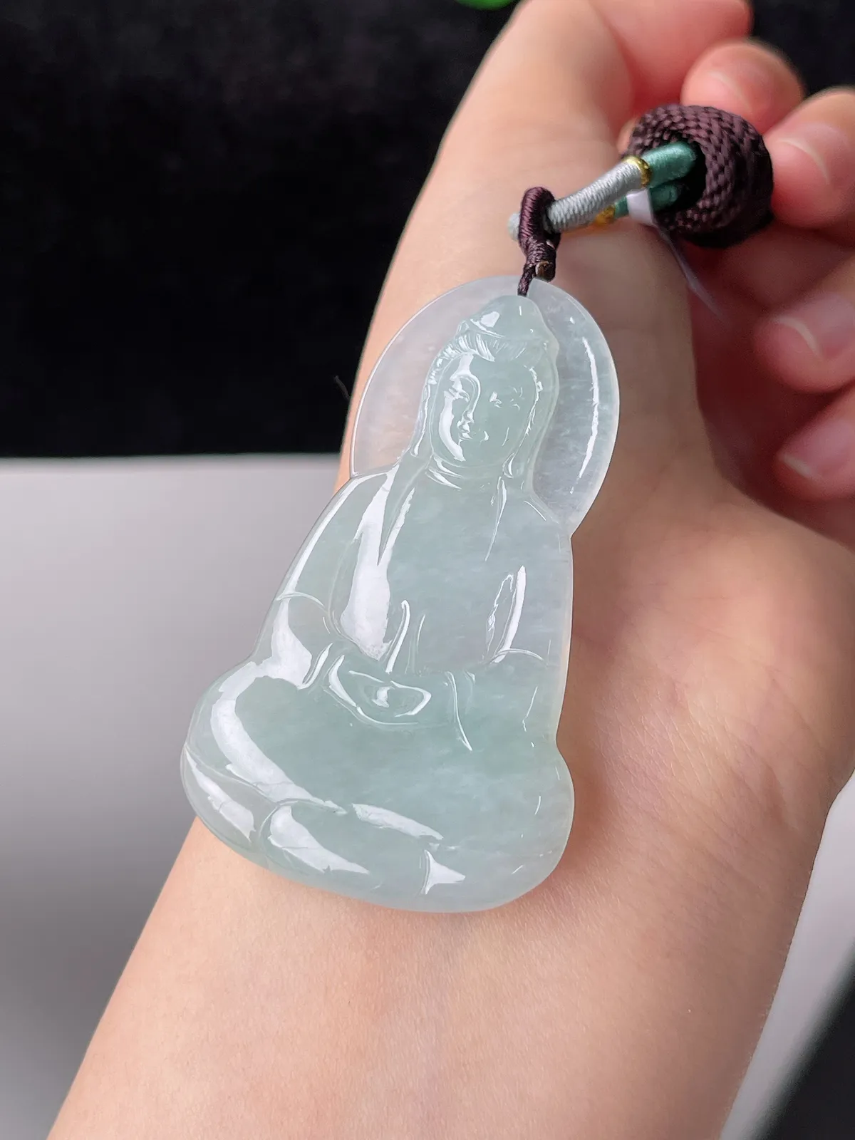 翡翠冰糯种淡绿色观音