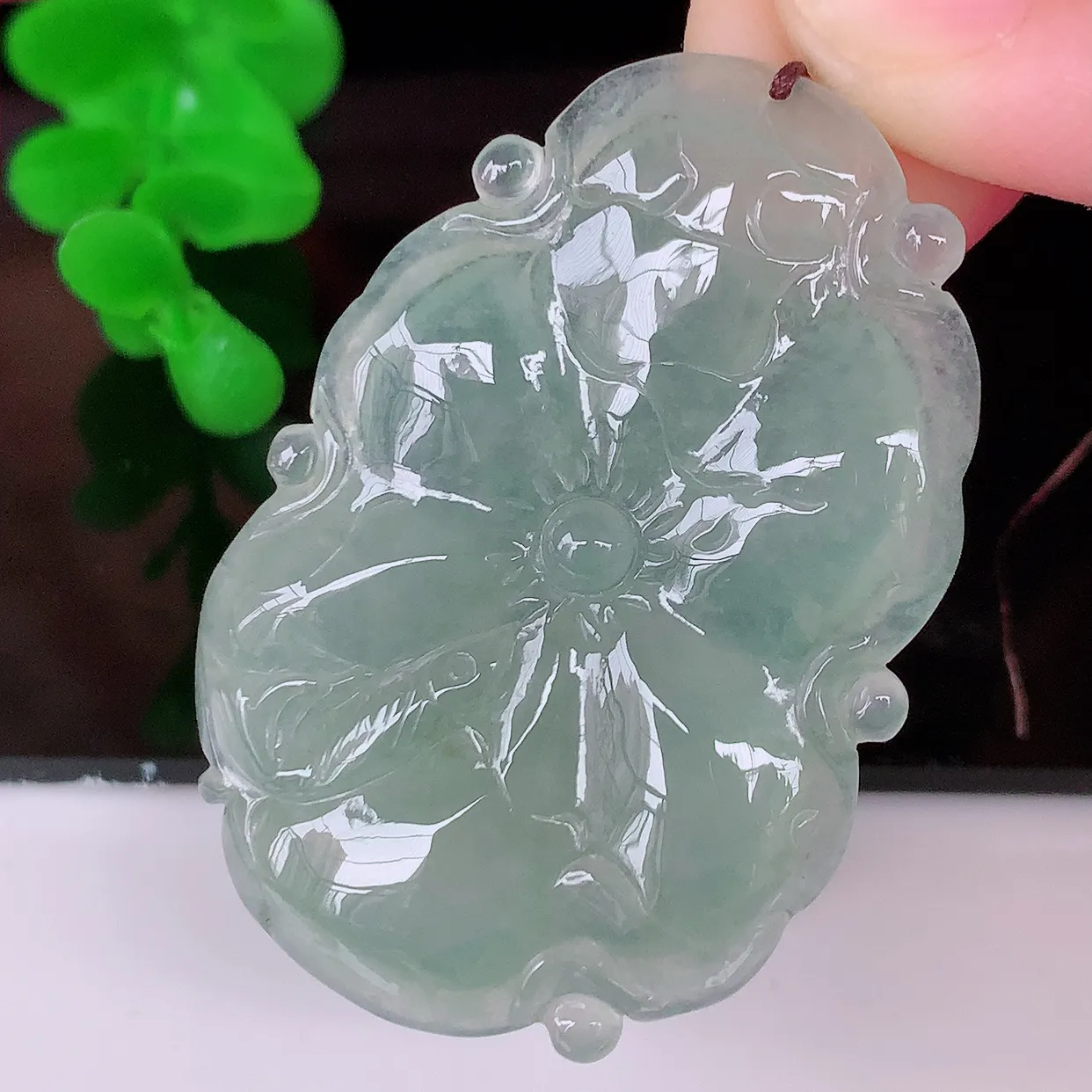 自然光实拍，冰种翡翠荷叶鱼、和和美美玉坠，财源广进，自然隐逸、荷本是素不着尘之物，有和美之寓意。#41.19