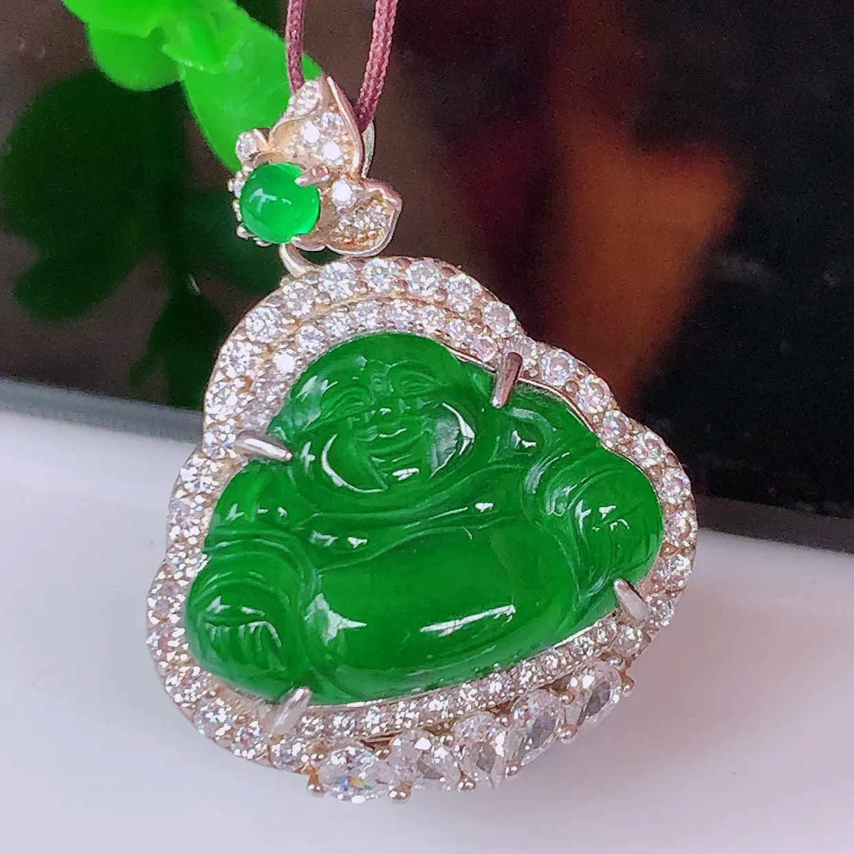 冰透满绿翡翠佛公925银镶嵌挂件，自然光实拍，翠色灵动，颜色漂亮，种老水足，品相佳，佩戴佳品！#98.19整体27.5*21.5*9.6裸石18-13