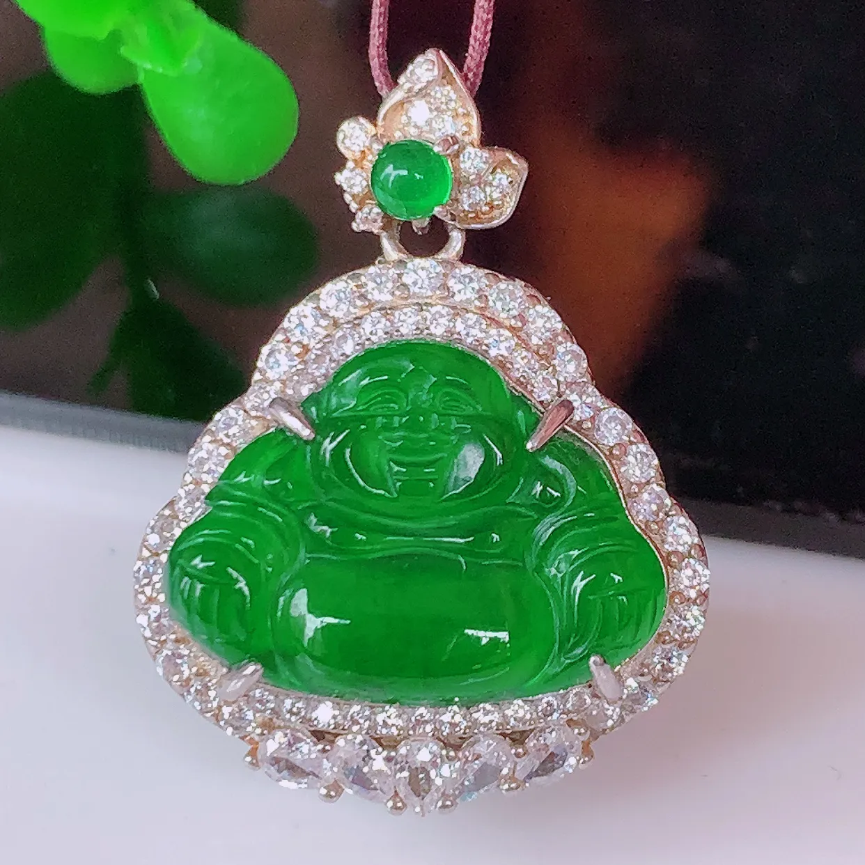 冰透满绿翡翠佛公925银镶嵌挂件，自然光实拍，翠色灵动，颜色漂亮，种老水足，品相佳，佩戴佳品！#98.19整体27.5*21.5*9.6裸石18-13
