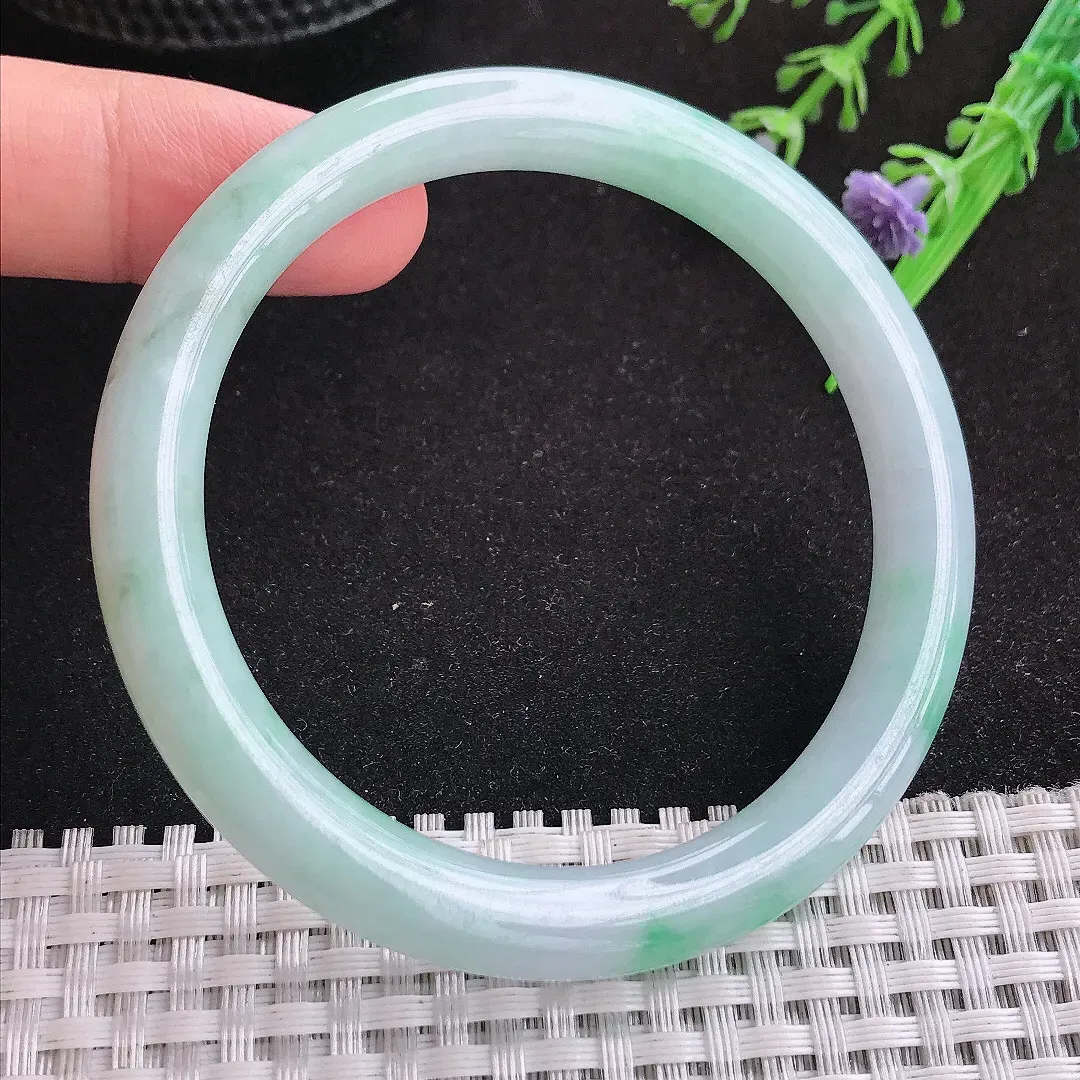 自然光56.5/7.7/8.2老坑精美冰润飘阳绿圆条手镯天然翡翠玉镯女款百搭