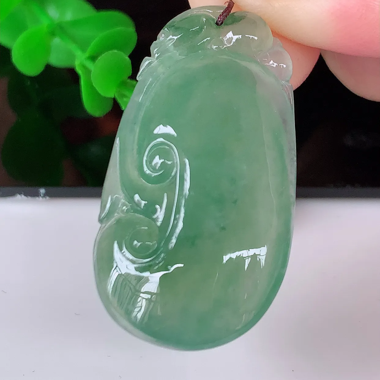 自然光实拍，冰种满绿飘花翡翠佛公吊坠，笑口常开，佛公在心中，一生平安幸福，冰透，佛公翠色迷人，佩戴佳品！#01.19