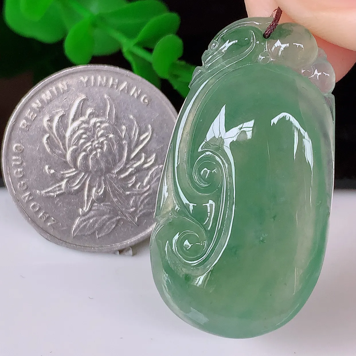 自然光实拍，冰种满绿飘花翡翠佛公吊坠，笑口常开，佛公在心中，一生平安幸福，冰透，佛公翠色迷人，佩戴佳品！#01.19