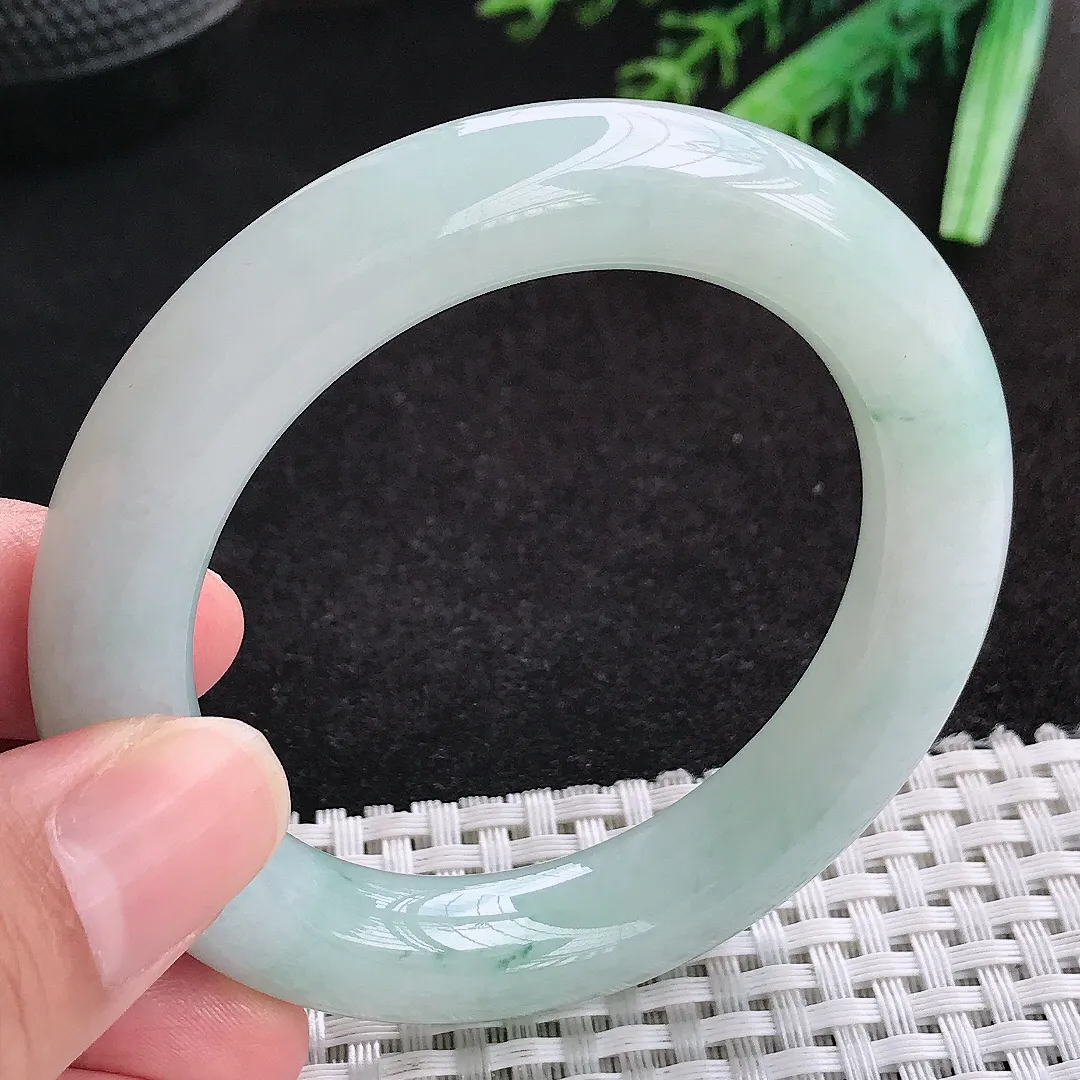 自然光51.5/11.1/10.8老坑精美温润飘花小圈口圆条手镯天然翡翠玉镯女款百搭