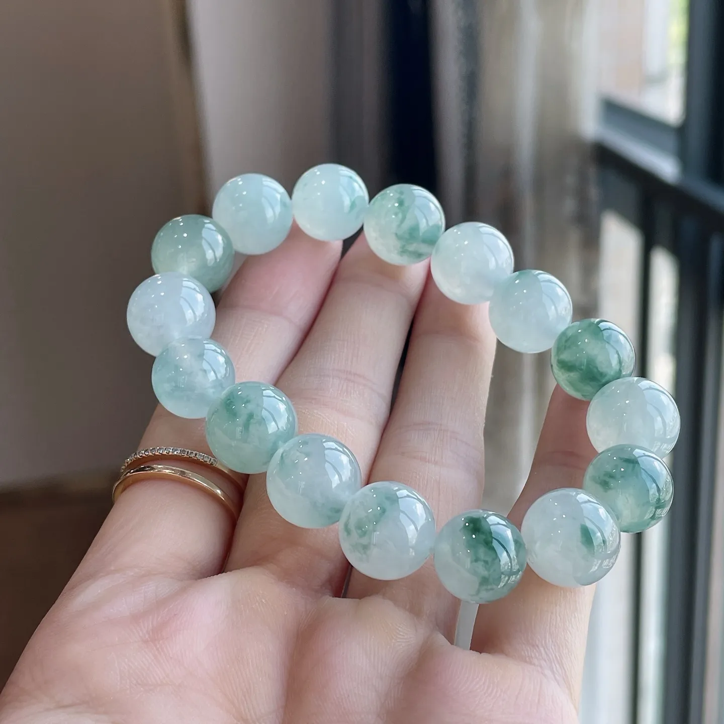 🧊仅一条
冰飘花手串  
尺寸：11.7-12.7/16颗