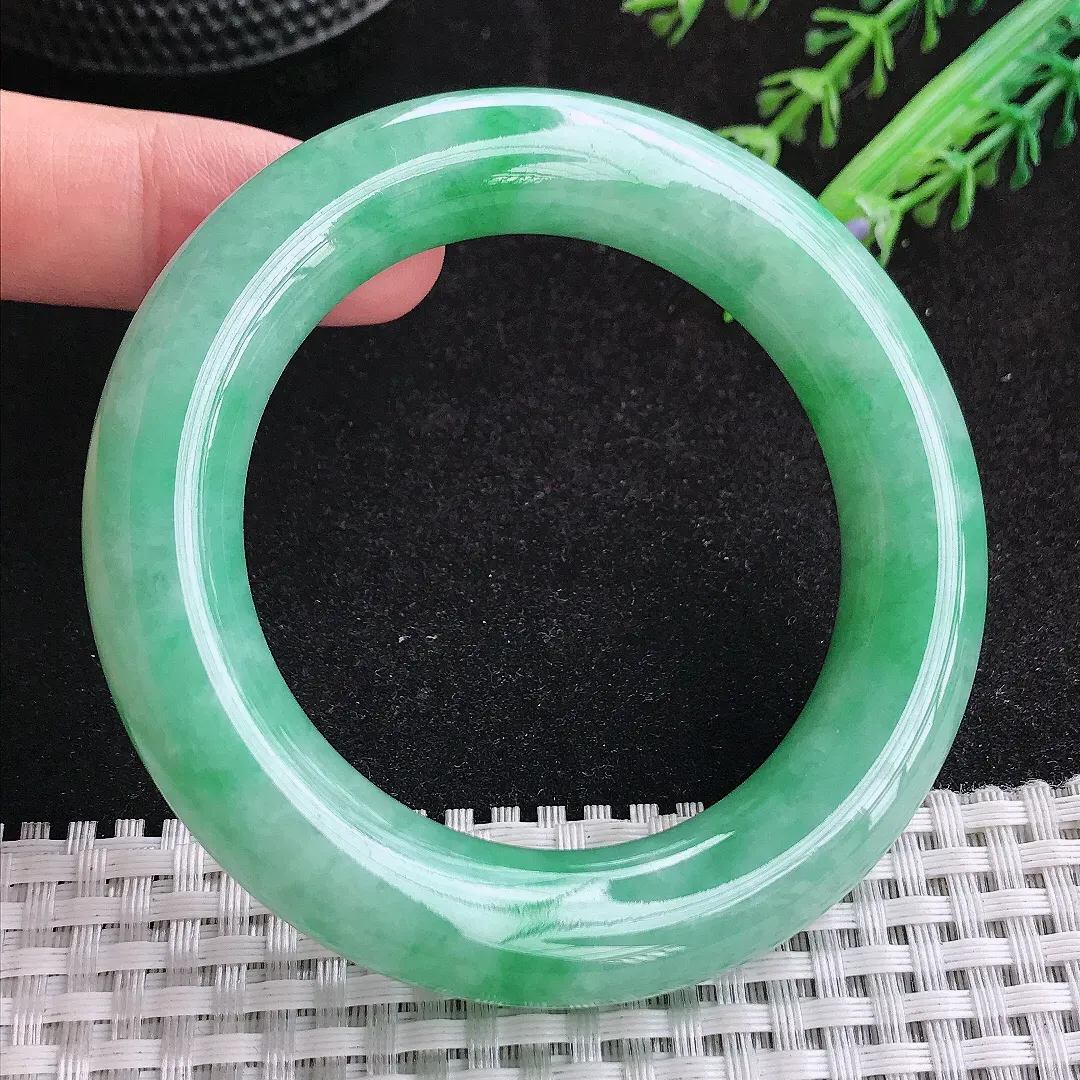 自然光52/12.3/12.2老坑精美冰润满绿胖圆条手镯天然翡翠玉镯小圈口