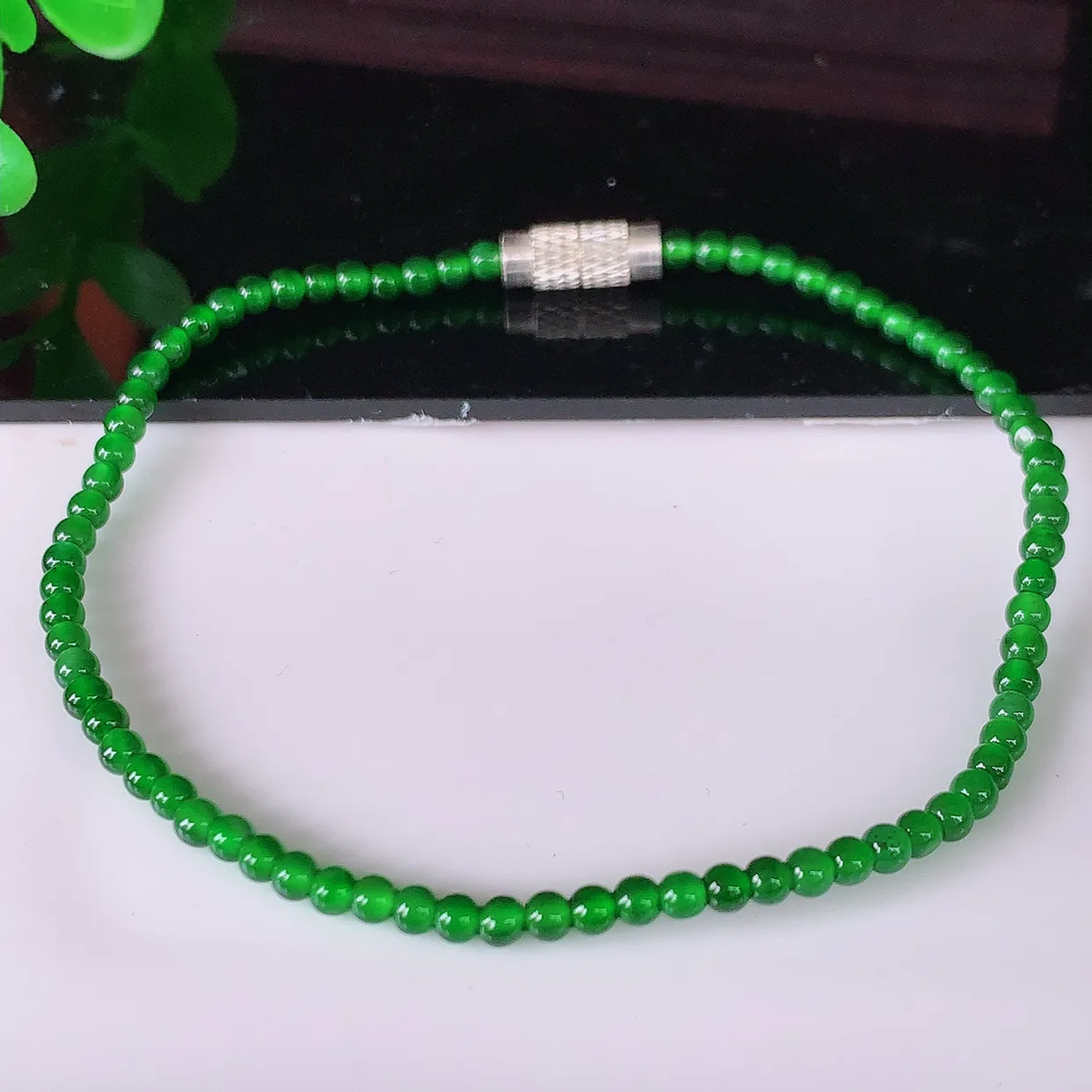 自然光实拍，冰种满绿翡翠圆珠手链   翡翠手串，种老水足，冰清玉润  颜色漂亮  #81.19取一尺寸2.5mm
