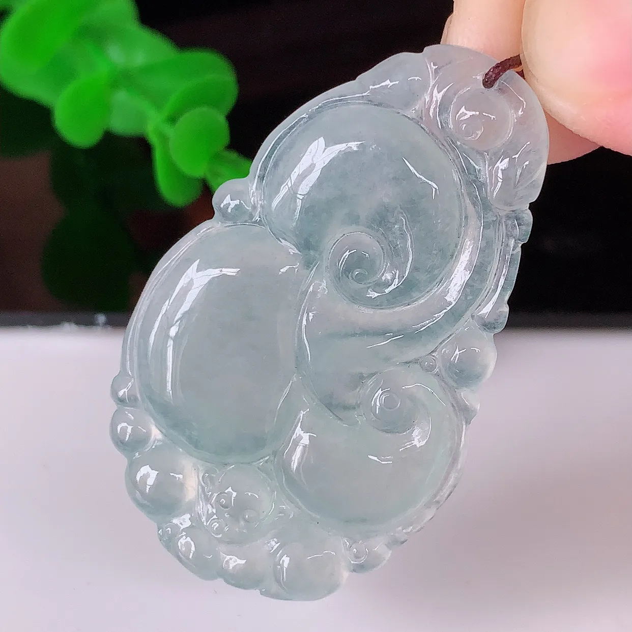 自然光实拍，冰种如意吊坠，翡翠如意，上身效果非常美，饱满大气，工艺美，万事如意，如意一生 #01.19