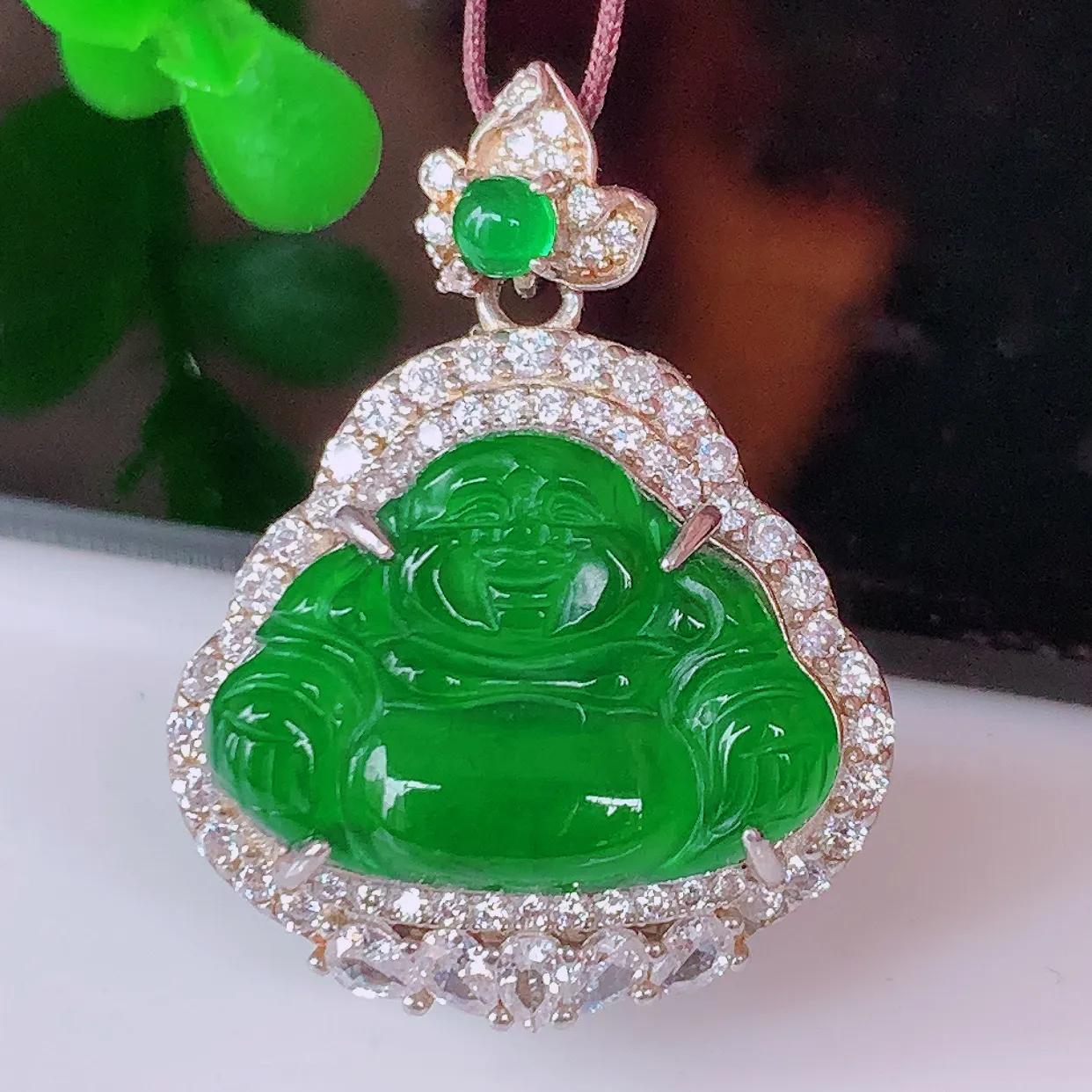 冰透满绿翡翠佛公925银镶嵌挂件，自然光实拍，翠色灵动，颜色漂亮，种老水足，品相佳，佩戴佳品！#98.19整体27.5*21.5*9.6裸石18-13