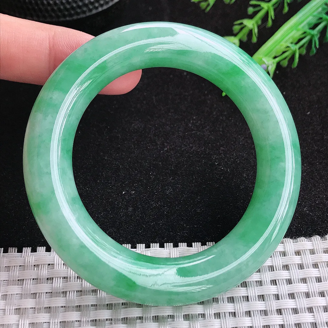 自然光52/12.3/12.2老坑精美冰润满绿胖圆条手镯天然翡翠玉镯小圈口