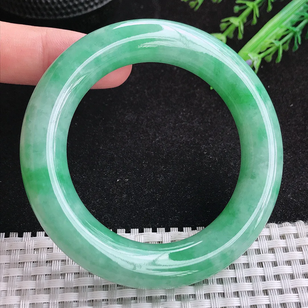 自然光52/12.3/12.2老坑精美冰润满绿胖圆条手镯天然翡翠玉镯小圈口