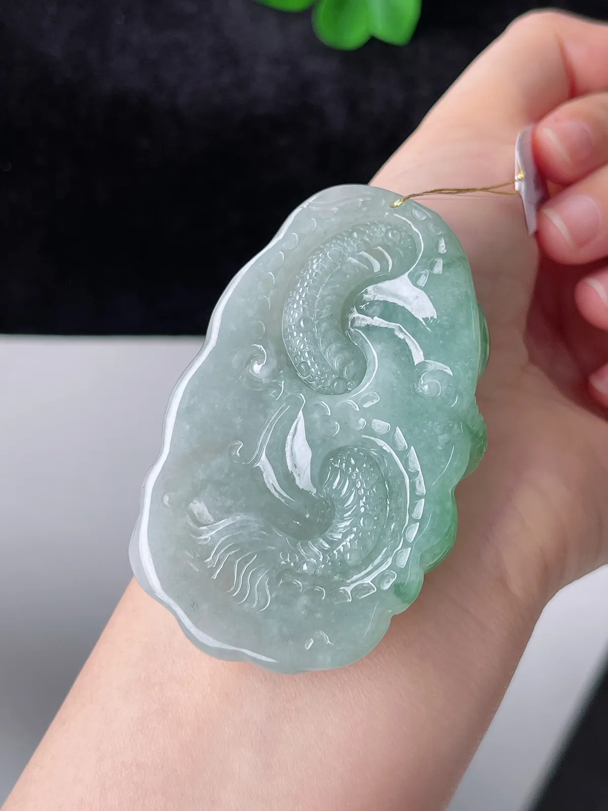 翡翠糯化种灰绿色龙牌