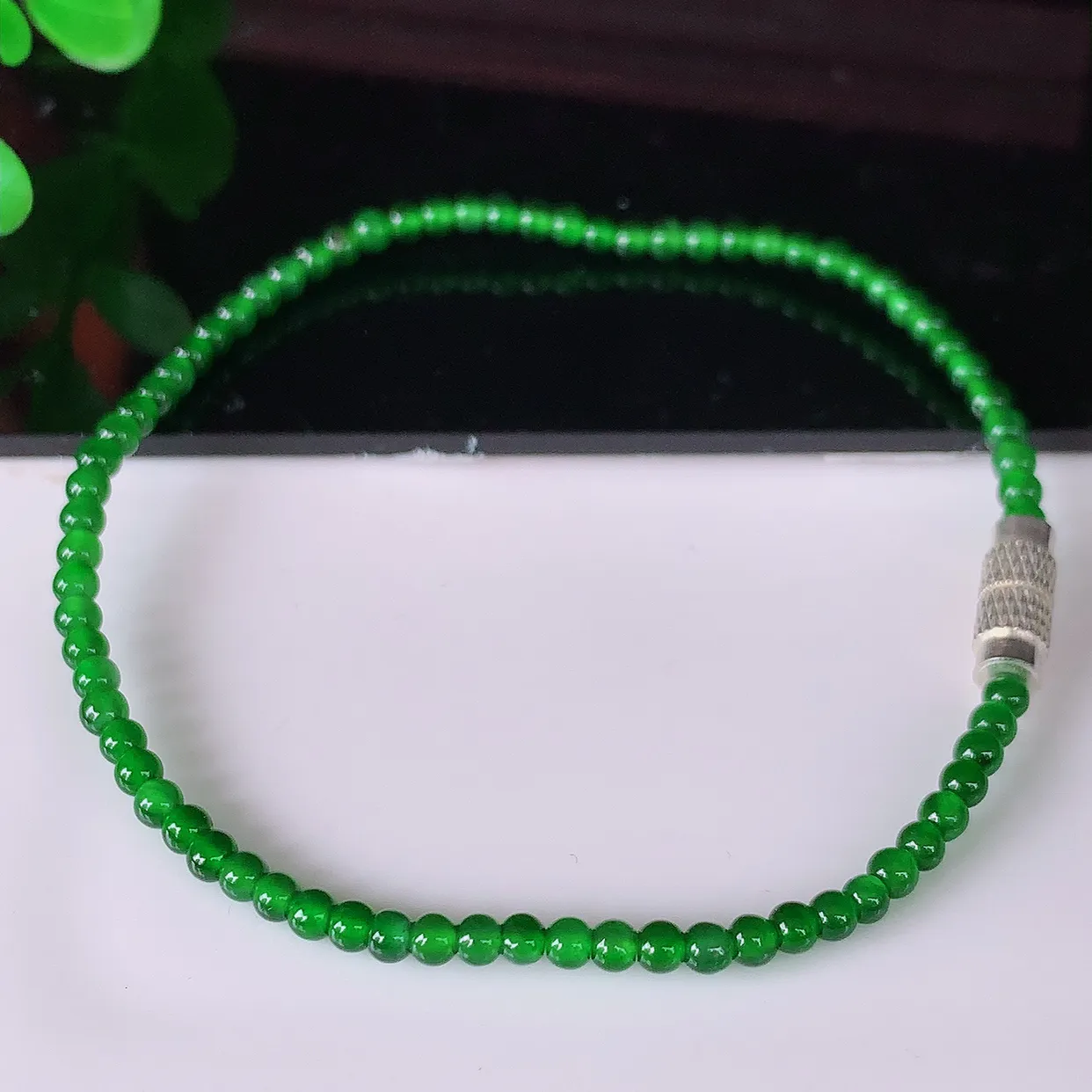 自然光实拍，冰种满绿翡翠圆珠手链   翡翠手串，种老水足，冰清玉润  颜色漂亮  #81.19取一尺寸2.5mm