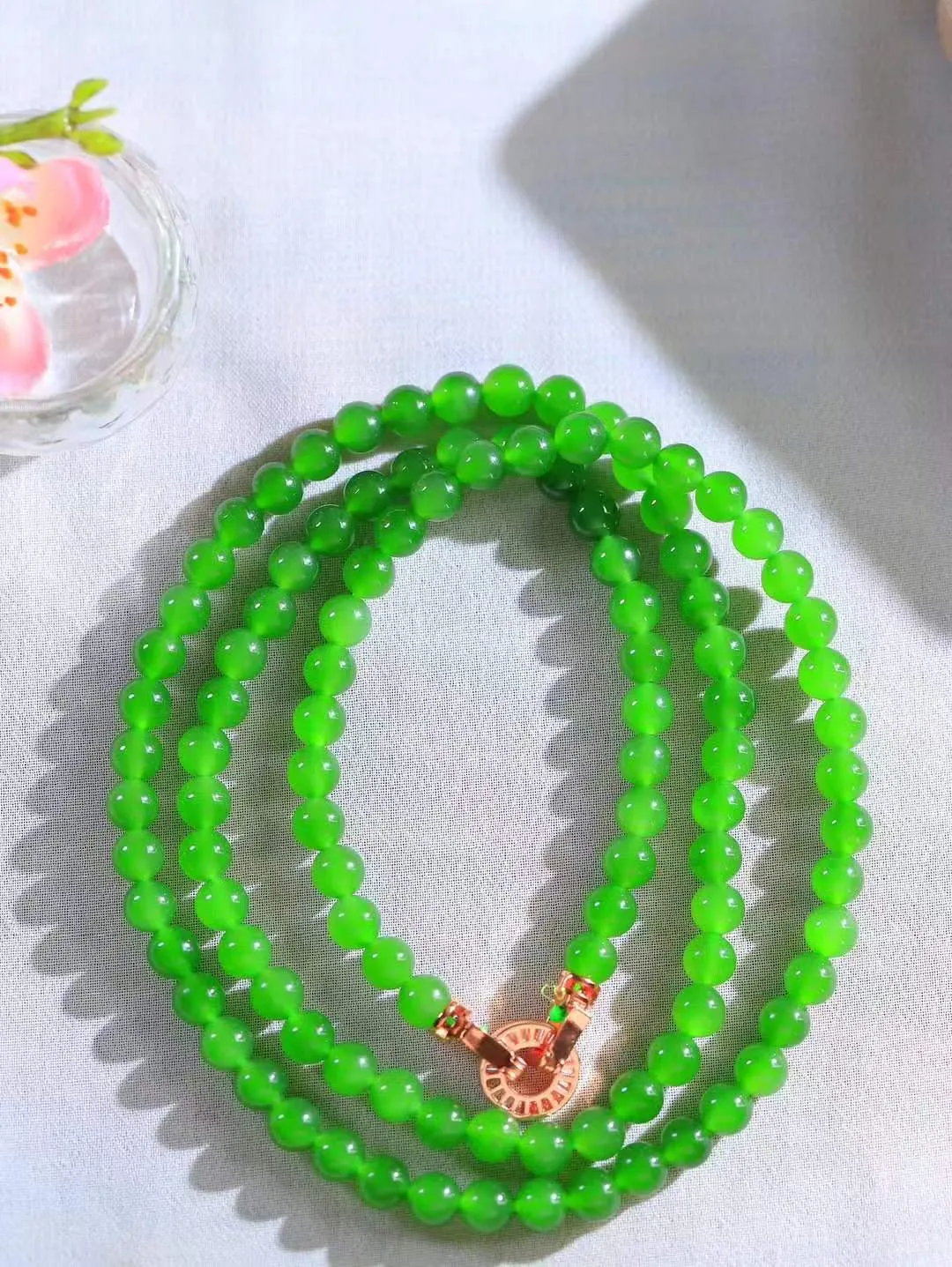 【珠圆玉润.项链】

货头精选 和田玉碧玉珠圆玉润项链 玉质温润细腻  整串打磨圆润，佩戴舒适。珠珠落玉盘，间关莺语花底滑，一生美好时光，无论身在何处，都有它相伴相守。事事顺遂，幸福美满，吉祥如意。重38.2克 尺寸取一6mm  79801978A