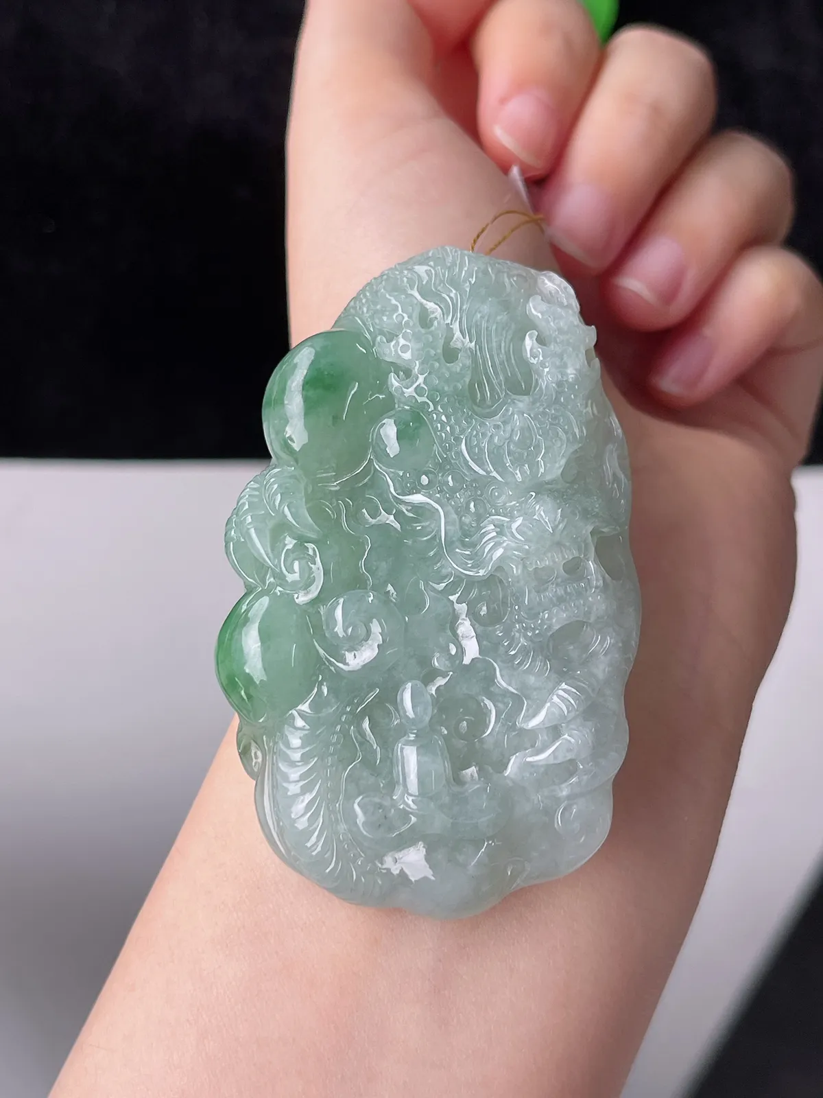 翡翠糯化种灰绿色龙牌
