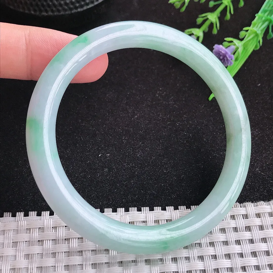 自然光56.5/7.7/8.2老坑精美冰润飘阳绿圆条手镯天然翡翠玉镯女款百搭