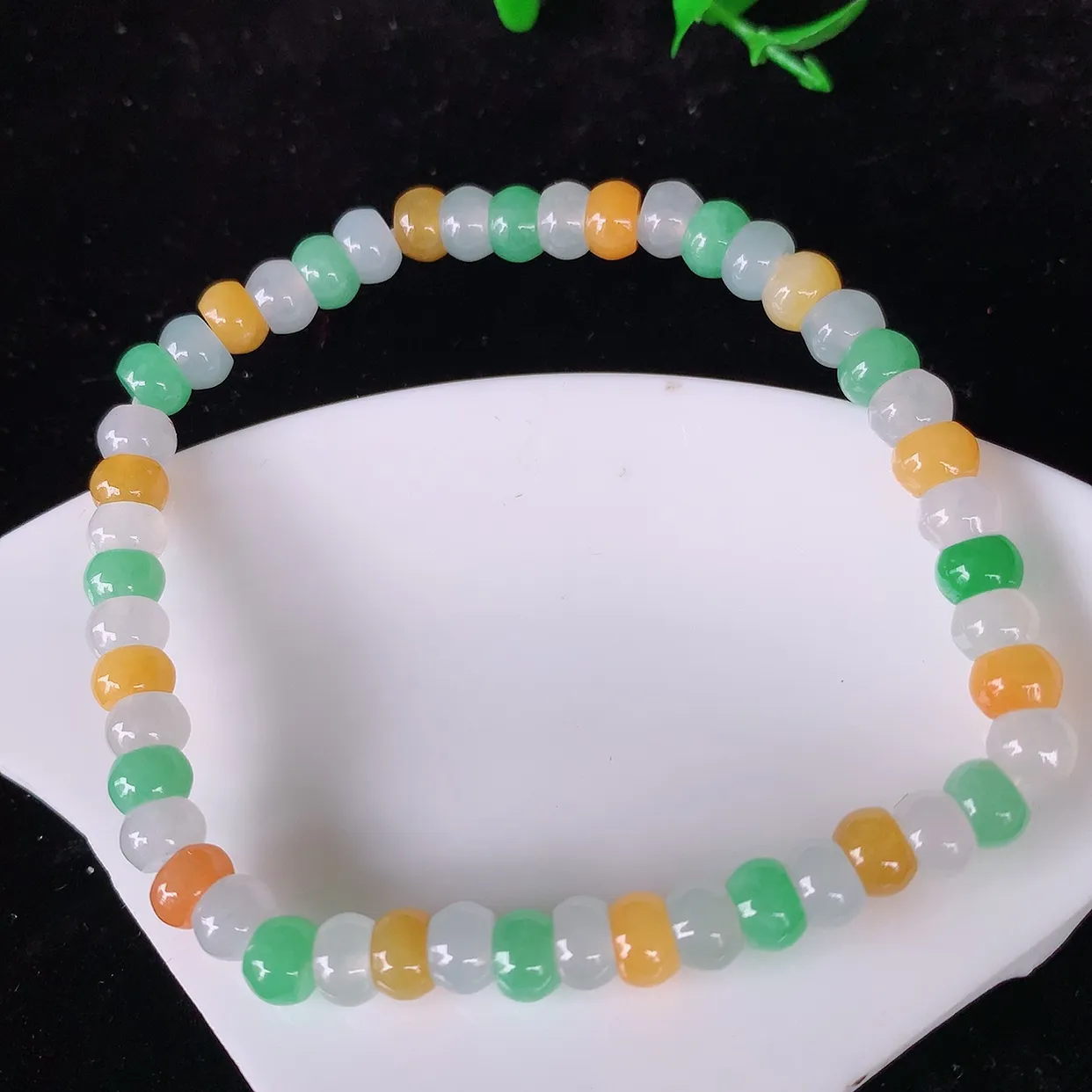 自然光实拍，冰润多彩翡翠手串手链，种老水足，冰清玉润  颜色漂亮  #46.19取一尺寸5.5